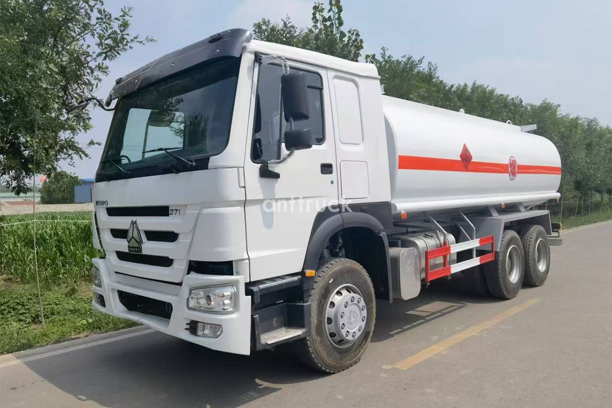 Sinotruk HOWO-7 6X4 Oil Tanker