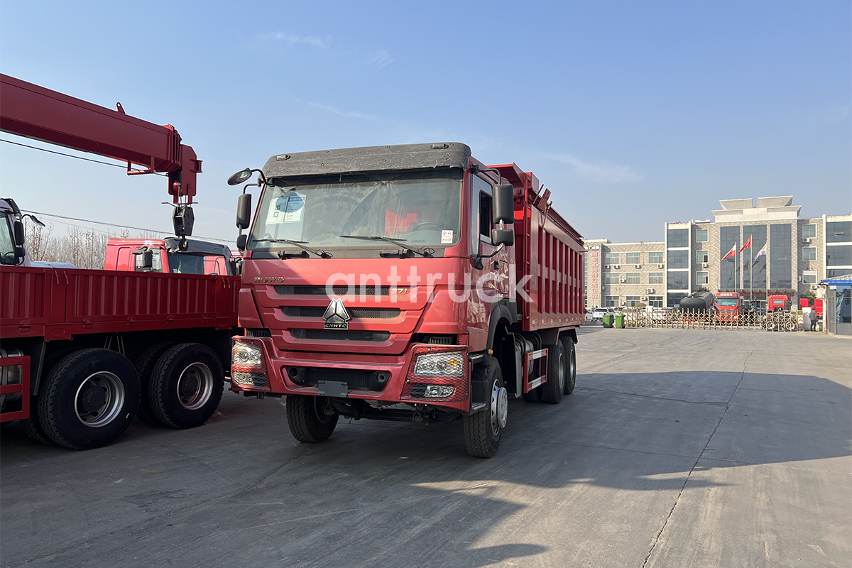 The HOWO-7 6X4 Dump Truck