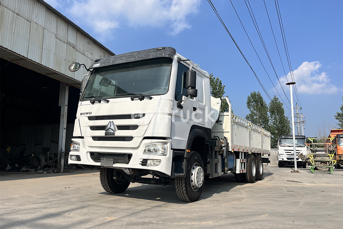 The HOWO -7 Knuckle Boom 