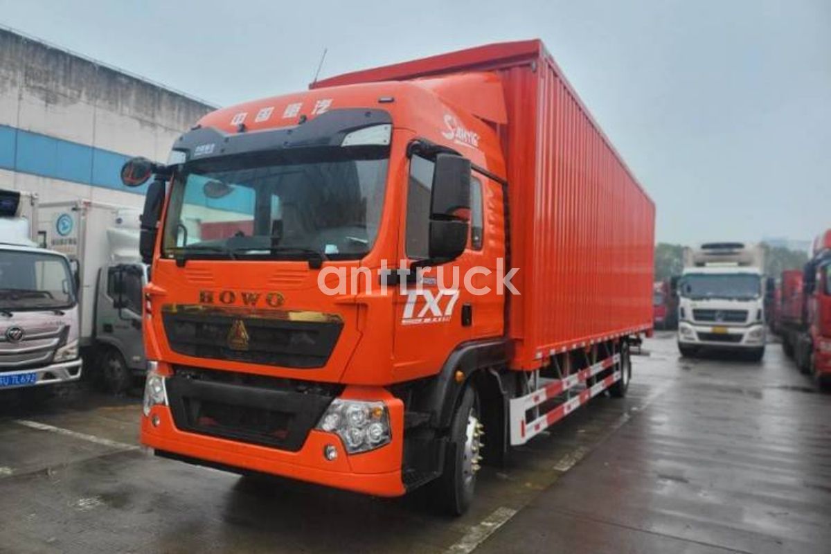 The HOWO TX 4X2 Box Truck