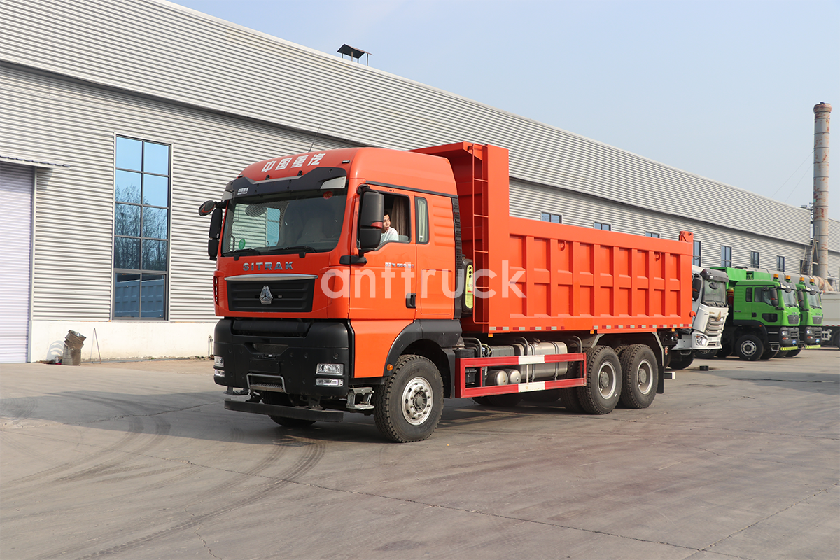 Le Camion-benne Sitrak 6X4 Assure Un Transport De 